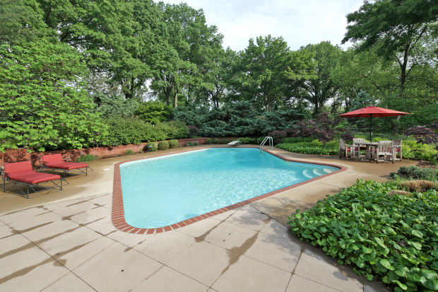 LogCabin1300POOL.jpg